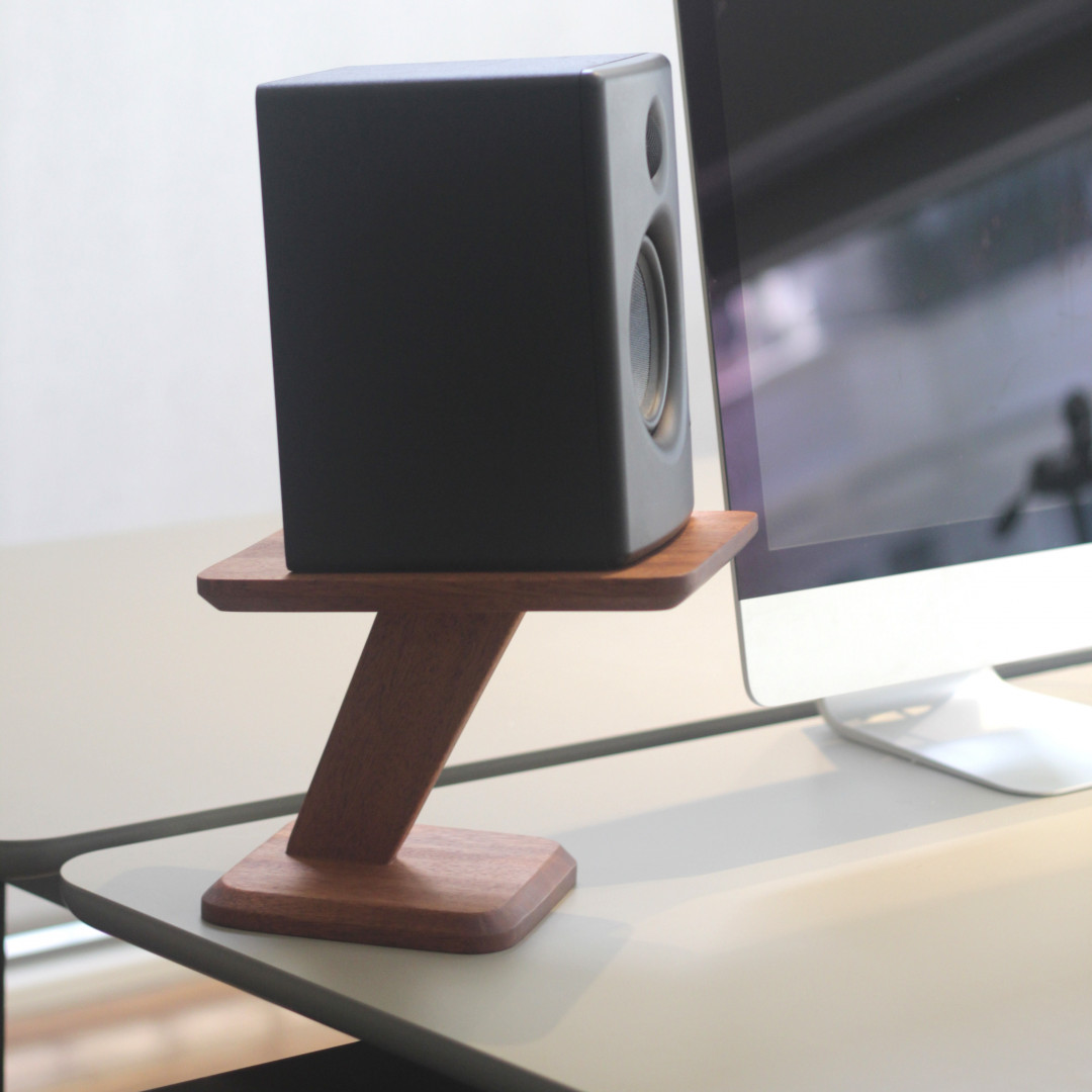 Chain No 8 | Mahogany Speaker Stant