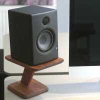 Chain No 8 | Mahogany Speaker Stant